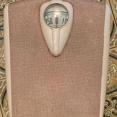 #219    VINTAGE BATHROOM SCALE  