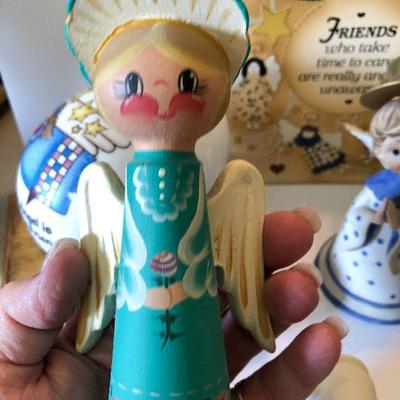 L54: Lot of Angel Decorations
