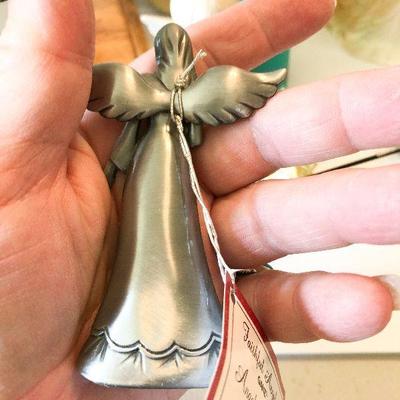 L54: Lot of Angel Decorations