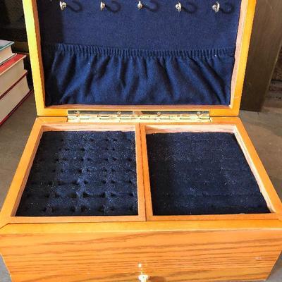 L67: For Your Ease Only Oak Jewelry Box by Lori Greiner