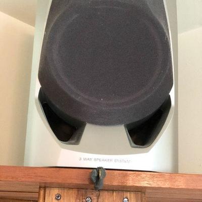 L74: Sony Compact Disc Stereo and Speakers