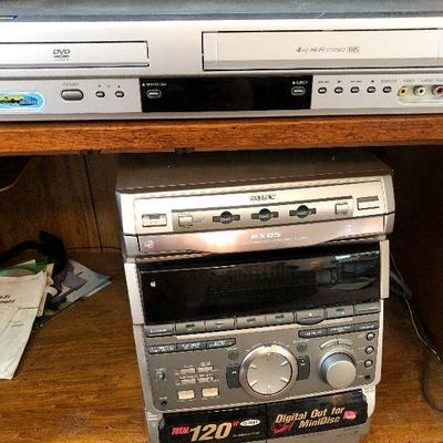 L74: Sony Compact Disc Stereo and Speakers