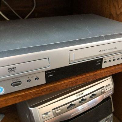 L74: Sony Compact Disc Stereo and Speakers