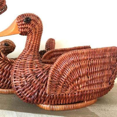 L78: Vintage Basket Lot Turtle, Rabbit, Duck