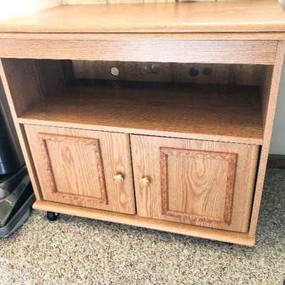 L84: Rolling Media/Microwave Cart