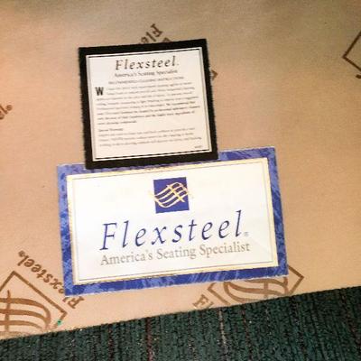 L86: Evergreen Flexsteel 3 Cushion Sofa
