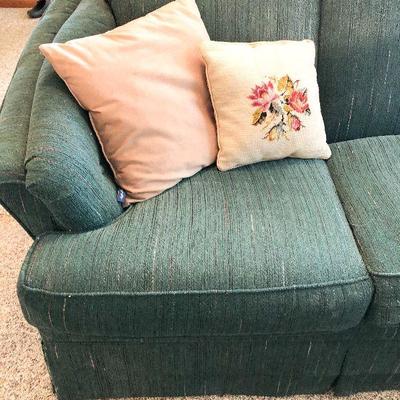 L86: Evergreen Flexsteel 3 Cushion Sofa