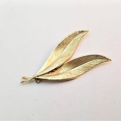 Lot #142  Beautiful 14kt Gold Brooch - Double Leaf Motif