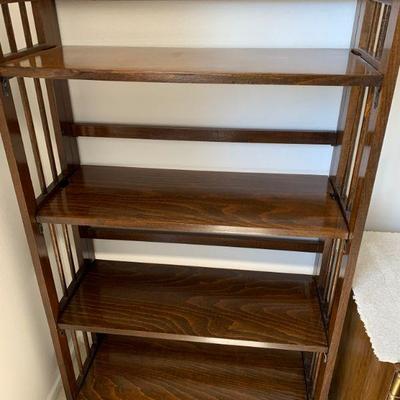 #226    WOOD FOLDING BOOKSHELF 