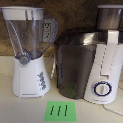 LOT 111  BLENDER AND JUICE EXTRACTOR