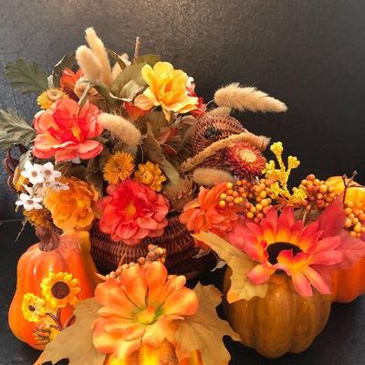 K17: Fall Decorations Centerpiece lot