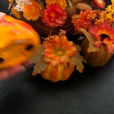K17: Fall Decorations Centerpiece lot