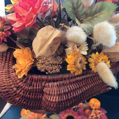 K17: Fall Decorations Centerpiece lot