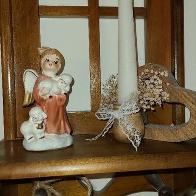 K33: Windowpane Wall Shelf and Decor