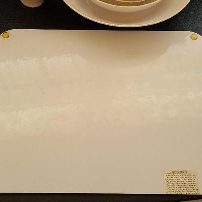 K48: Melamine Dishes and Patriotic Cutting Board