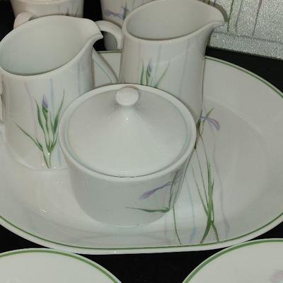 K50: Corning Ware Shadow Iris Serving Pieces