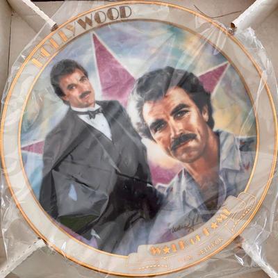 #242   TOM SELLECK COLLECTOR PLATE