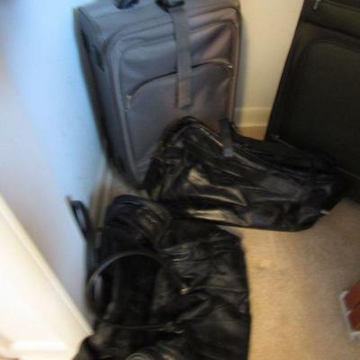 LOT 143  LUGGAGE AND DUFFEL BAGS