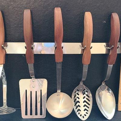 K54: Cutco Cutlery Serving Utensils and Wall Rack