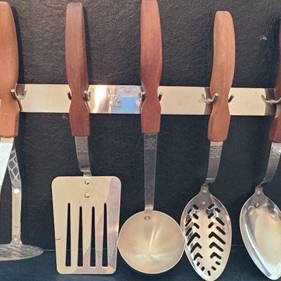 K54: Cutco Cutlery Serving Utensils and Wall Rack
