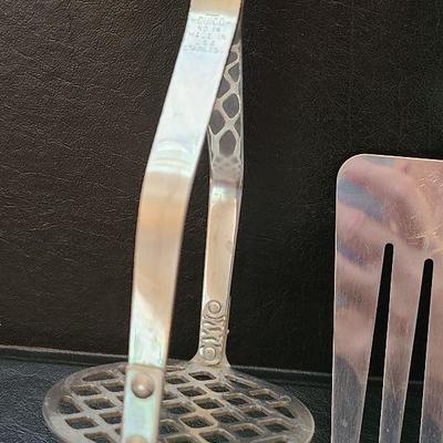 K54: Cutco Cutlery Serving Utensils and Wall Rack