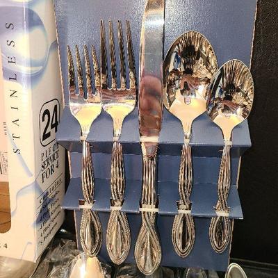 K62: Oneida Axis 8 Place setting and More
