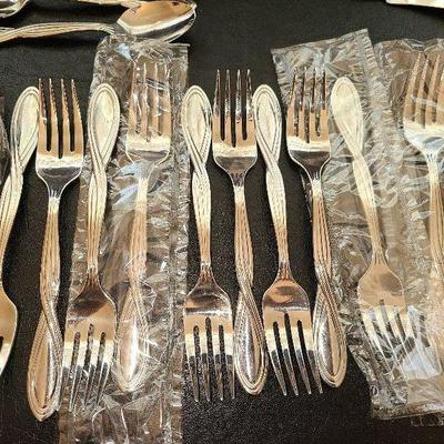 K62: Oneida Axis 8 Place setting and More