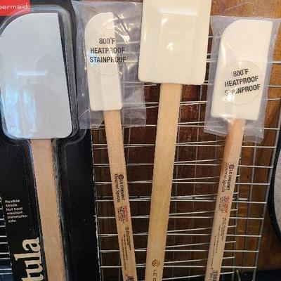 K64: Baking Lot #2 Cookie Sheets, Le Cruset and more!