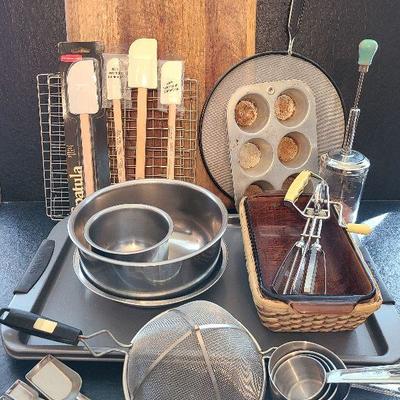 K64: Baking Lot #2 Cookie Sheets, Le Cruset and more!