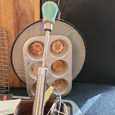 K64: Baking Lot #2 Cookie Sheets, Le Cruset and more!