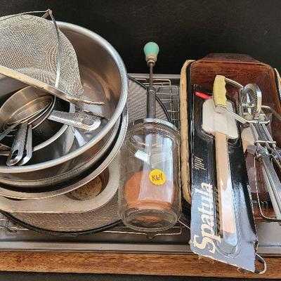 K64: Baking Lot #2 Cookie Sheets, Le Cruset and more!