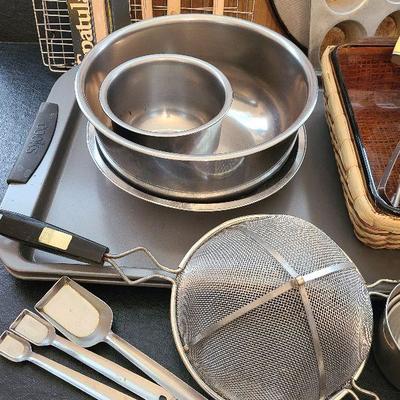 K64: Baking Lot #2 Cookie Sheets, Le Cruset and more!