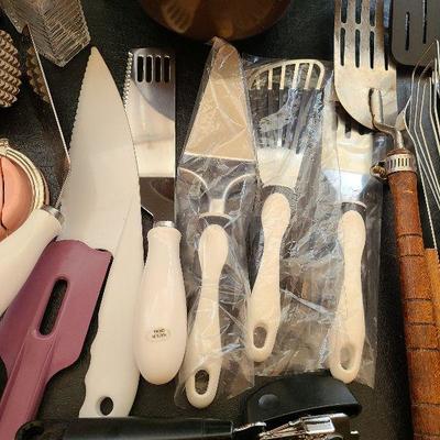 K78: Kitchen Utensil Lot