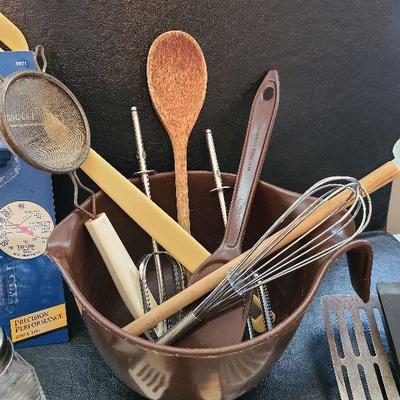 K78: Kitchen Utensil Lot