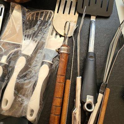K78: Kitchen Utensil Lot