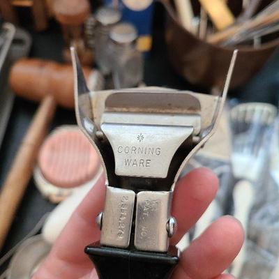 K78: Kitchen Utensil Lot