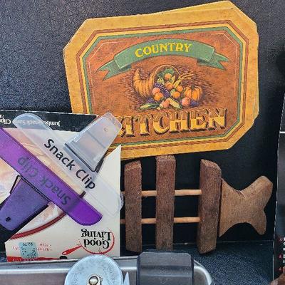 K78: Kitchen Utensil Lot