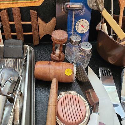 K78: Kitchen Utensil Lot