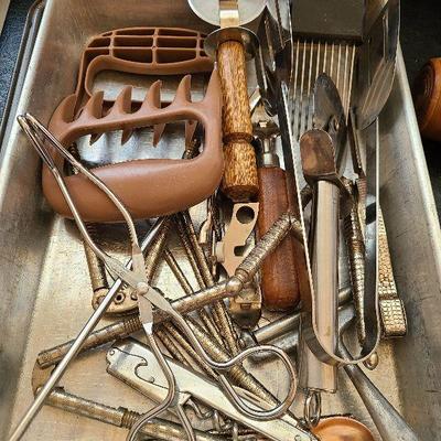 K78: Kitchen Utensil Lot