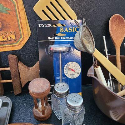 K78: Kitchen Utensil Lot