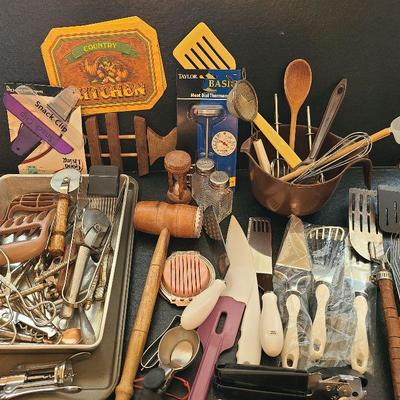 K78: Kitchen Utensil Lot
