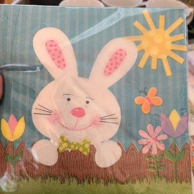 K85: Floral Coffee Cups, Decorative Napkins and Welcome Sign