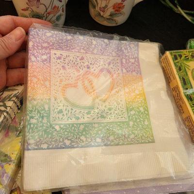 K85: Floral Coffee Cups, Decorative Napkins and Welcome Sign