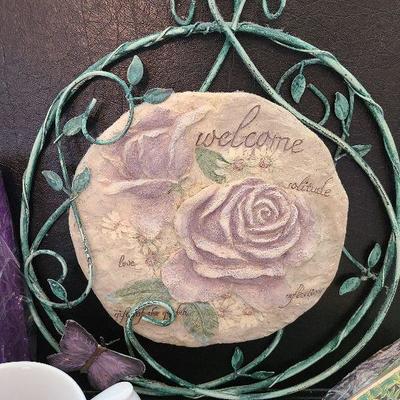 K85: Floral Coffee Cups, Decorative Napkins and Welcome Sign