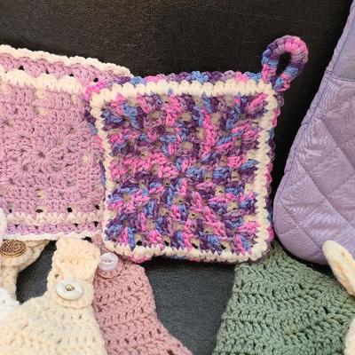 K87: Decorative Dish Towels, Pot Holders and One Mitts.