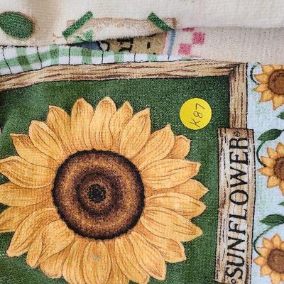 K87: Decorative Dish Towels, Pot Holders and One Mitts.