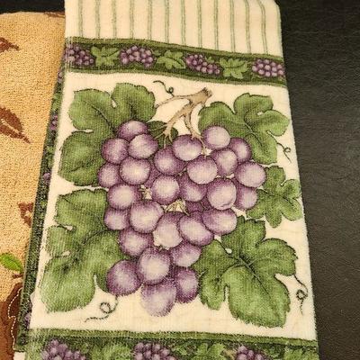 K89: Decorative Kitchen Towel Lot