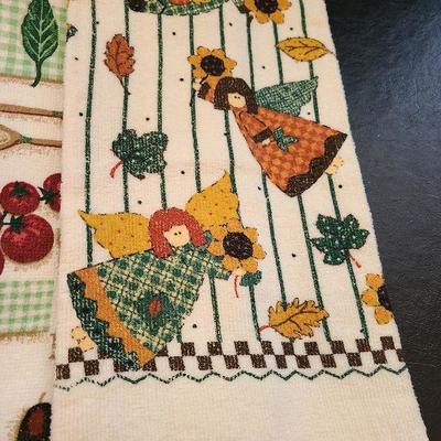 K89: Decorative Kitchen Towel Lot