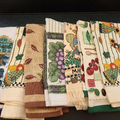 K89: Decorative Kitchen Towel Lot