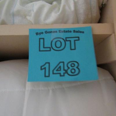 LOT 148 BEDDING WITH WOOL BLANKETS